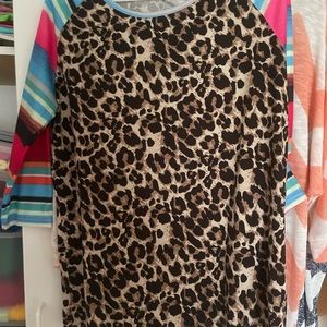 4 tops two of them are new. 4 for 40 dollars